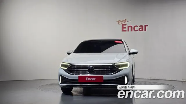 Volkswagen Jetta 2023 thumb 2