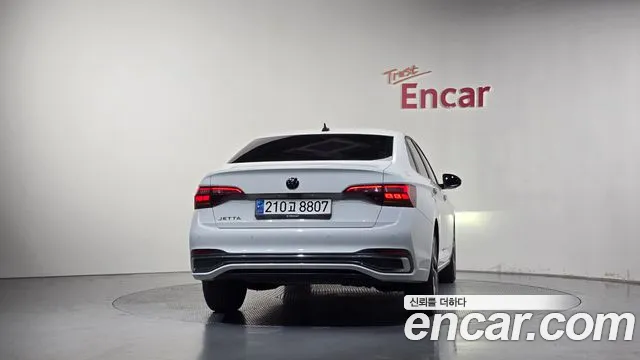 Volkswagen Jetta 2023 thumb 3