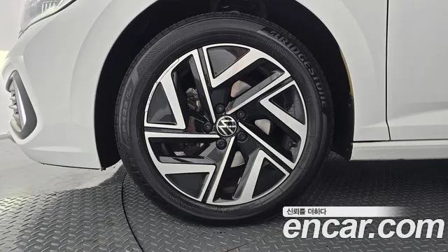 Volkswagen Jetta 2023 thumb 4