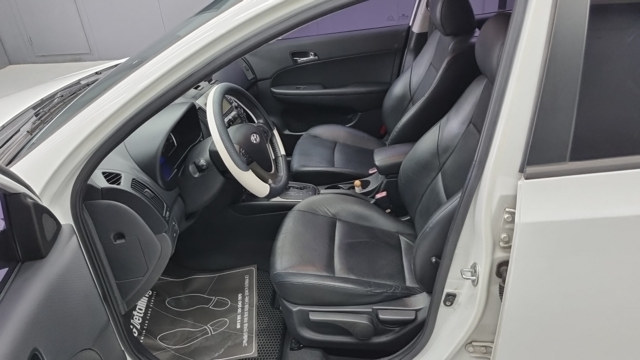 Hyundai i30 2009 thumb 10