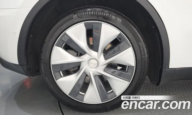 Tesla Model Y 2022 thumb 5