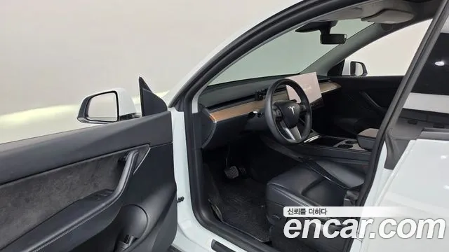 Tesla Model Y 2022 thumb 10