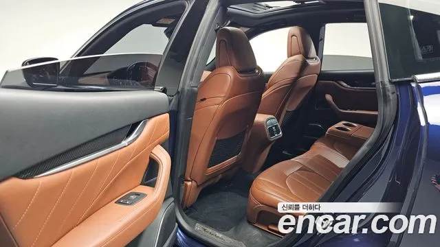 Maserati Levante 2019 thumb 11