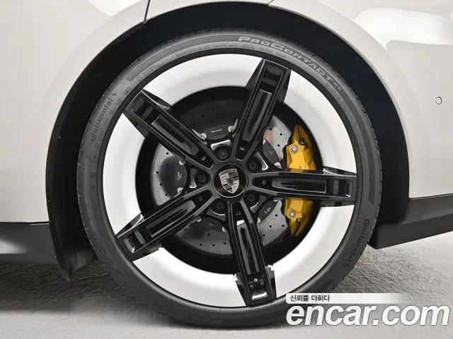 Porsche Taycan 2025 thumb 5