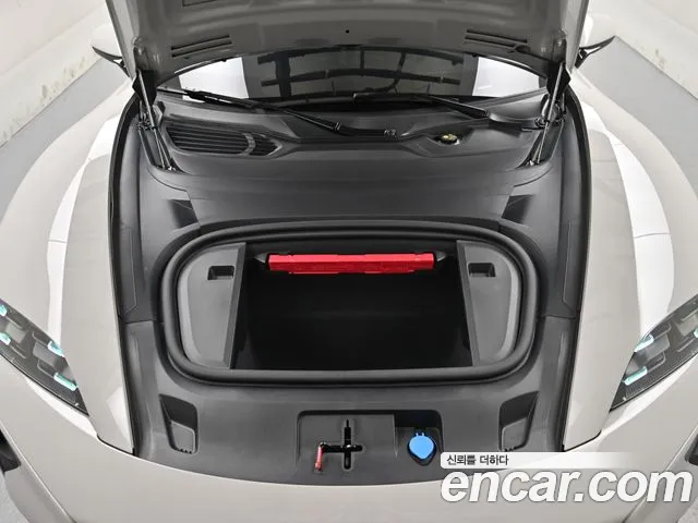 Porsche Taycan 2025 thumb 6