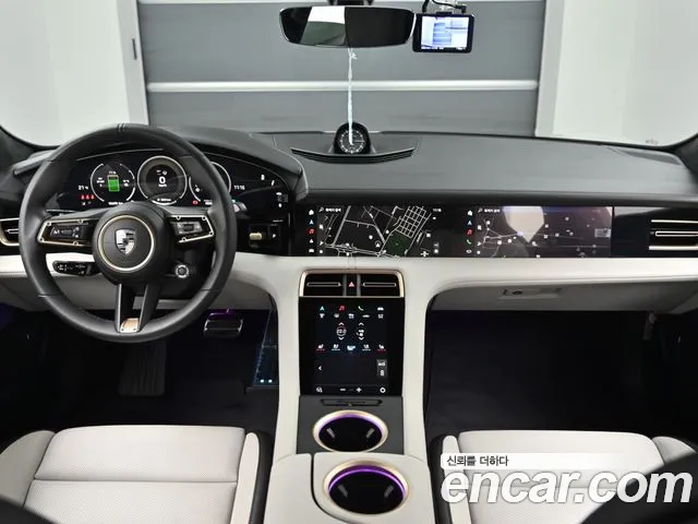 Porsche Taycan 2025 thumb 7