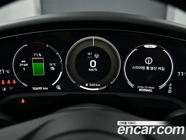 Porsche Taycan 2025 thumb 8