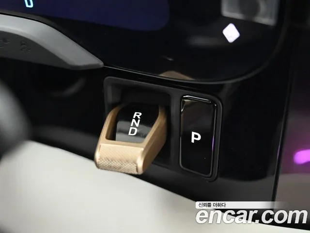 Porsche Taycan 2025 thumb 9
