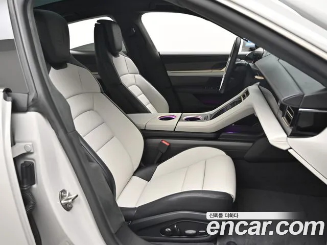 Porsche Taycan 2025 thumb 10