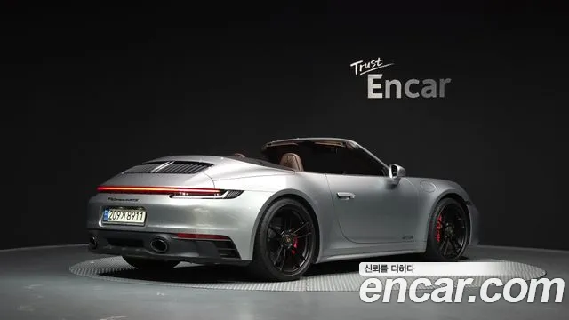 Porsche 911 2022 thumb 2
