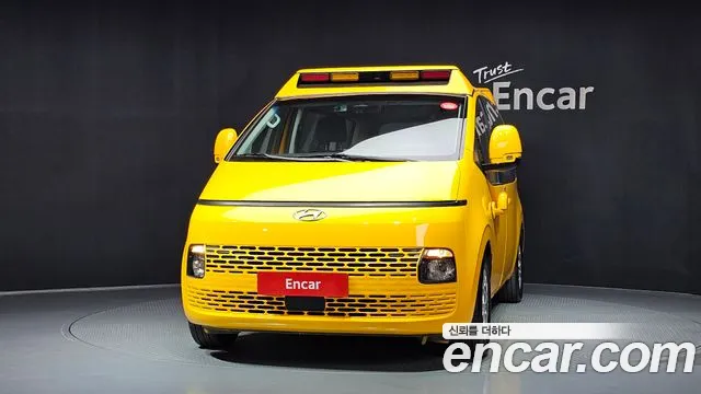 Hyundai Staria 2023 thumb 3