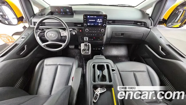 Hyundai Staria 2023 thumb 7