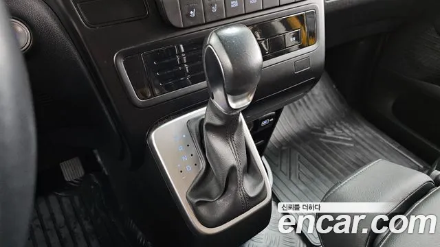 Hyundai Staria 2023 thumb 9