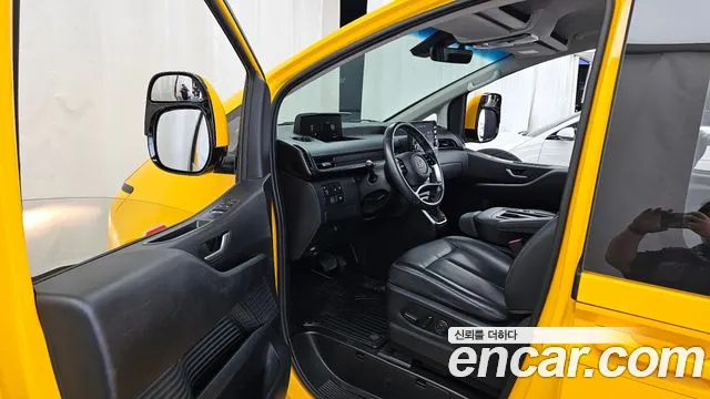 Hyundai Staria 2023 thumb 10