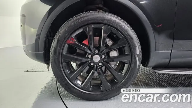Land Rover Discovery 2023 thumb 4