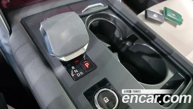 Land Rover Discovery 2023 thumb 8