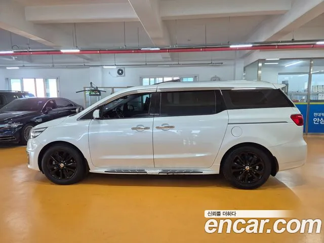 Kia Carnival 2018 thumb 4