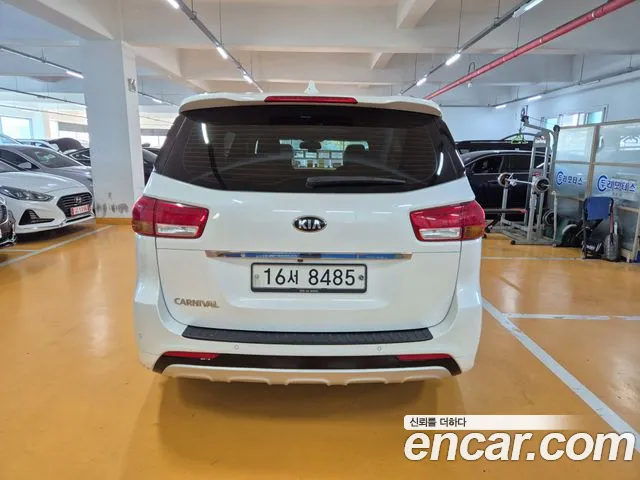 Kia Carnival 2018 thumb 5