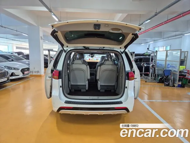 Kia Carnival 2018 thumb 6