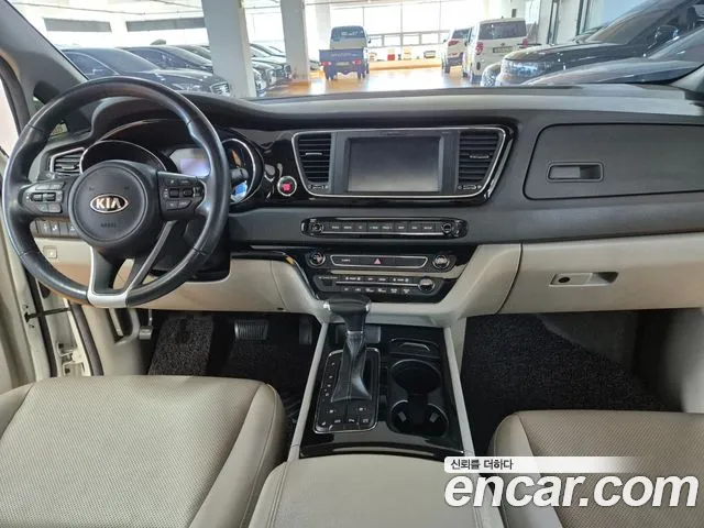 Kia Carnival 2018 thumb 10