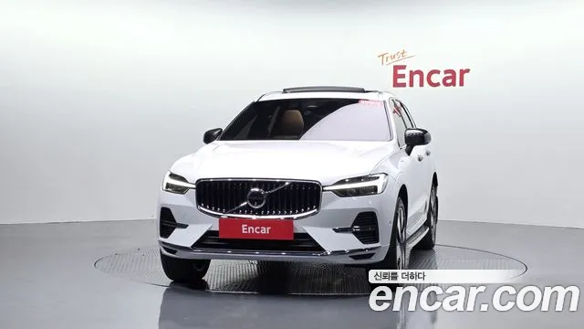 Volvo XC60 2025 thumb 2
