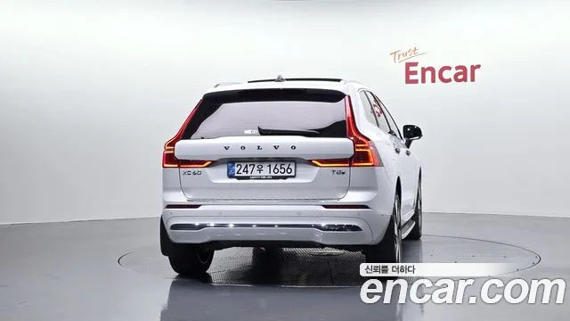Volvo XC60 2025 thumb 3