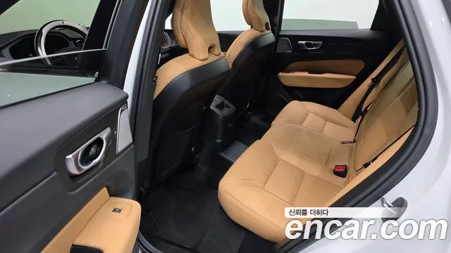 Volvo XC60 2025 thumb 11
