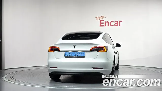 Tesla Model 3 2022 thumb 4
