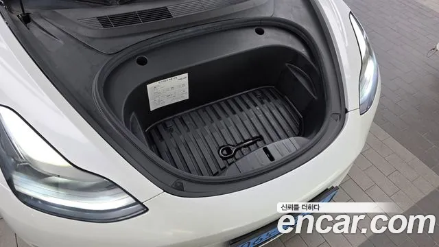 Tesla Model 3 2022 thumb 6