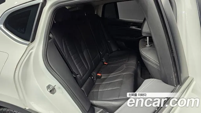 BMW X4 2022 thumb 11
