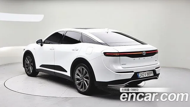 Toyota Crown 2024 thumb 2