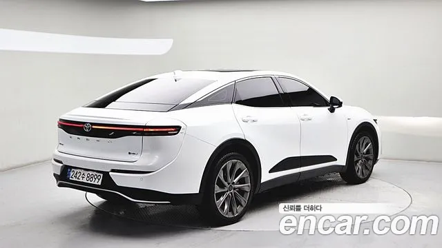 Toyota Crown 2024 thumb 4