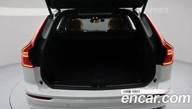 Volvo XC60 2024 thumb 8