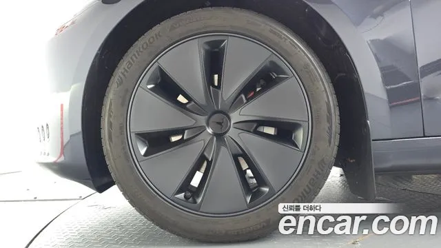 Tesla Model 3 2025 thumb 4