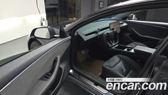 Tesla Model 3 2025 thumb 9
