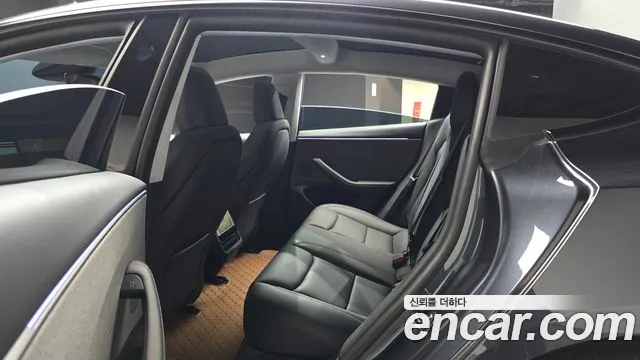 Tesla Model 3 2025 thumb 10