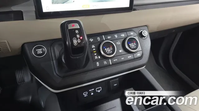 Land Rover Defender 2020 thumb 9