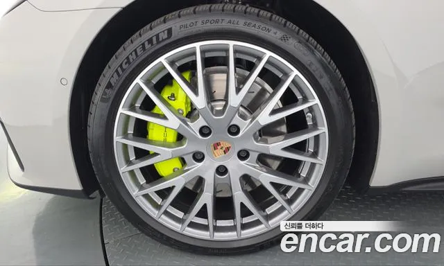 Porsche Panamera 2025 thumb 5