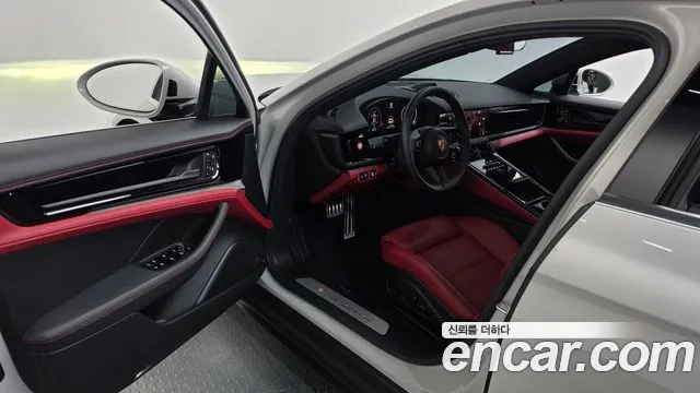 Porsche Panamera 2025 thumb 10
