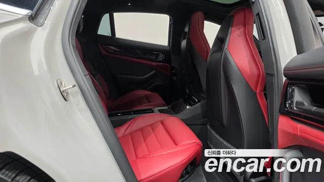 Porsche Panamera 2025 thumb 11