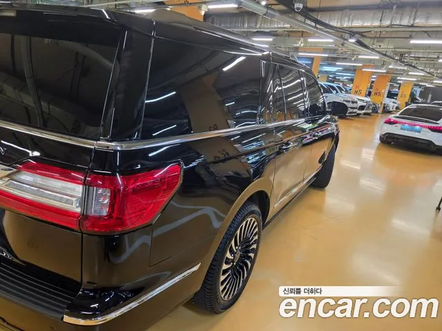 Lincoln Navigator 2020 thumb 5
