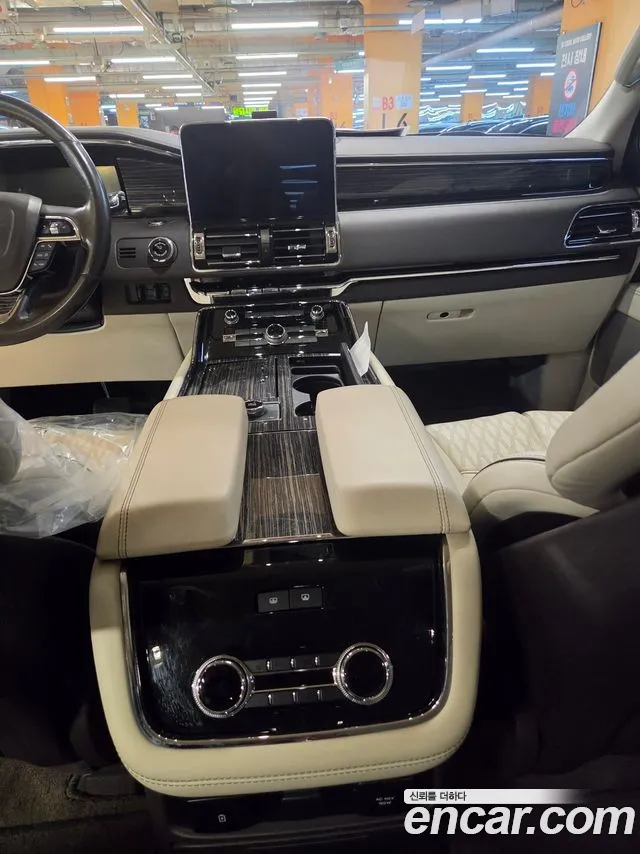 Lincoln Navigator 2020 thumb 8