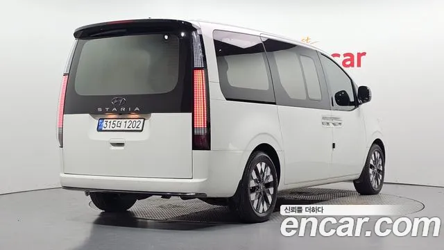 Hyundai Staria 2023 thumb 2