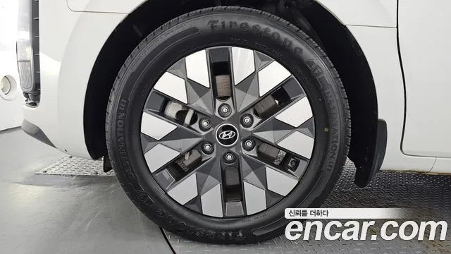 Hyundai Staria 2023 thumb 5