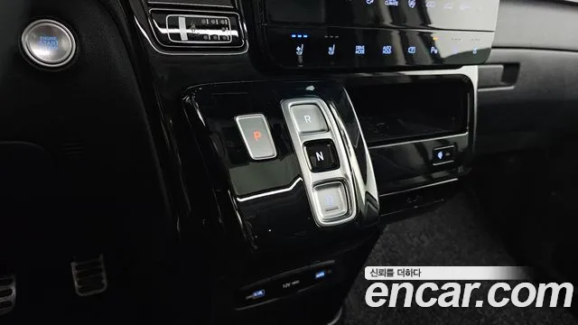 Hyundai Staria 2023 thumb 9