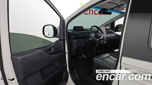 Hyundai Staria 2023 thumb 10