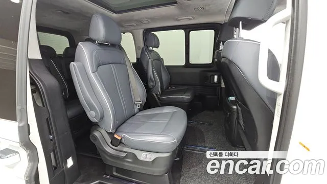 Hyundai Staria 2023 thumb 11