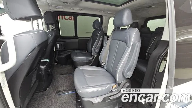 Hyundai Staria 2023 thumb 12