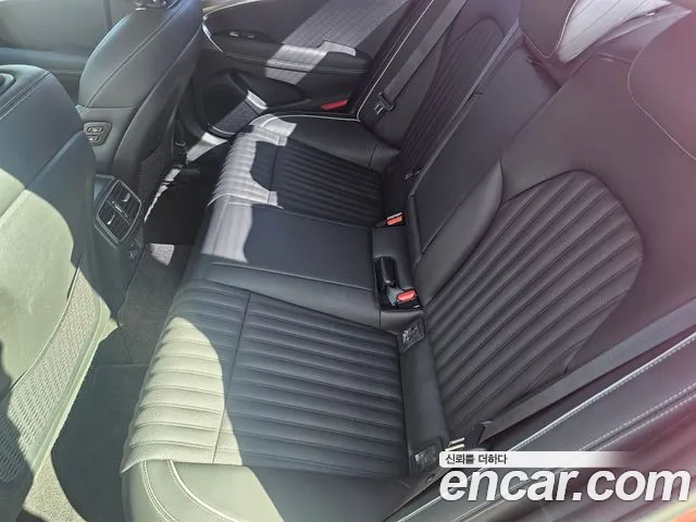 Genesis G70 2019 thumb 11