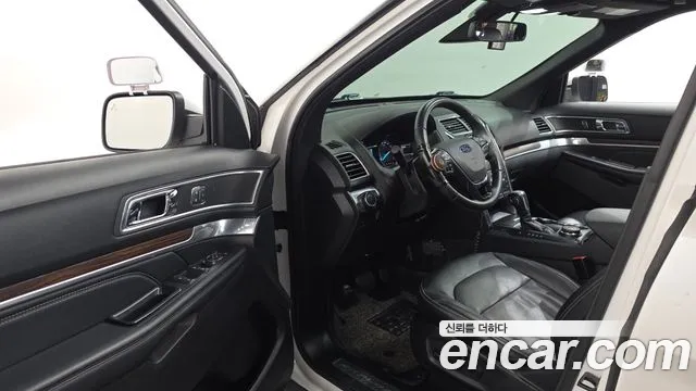 Ford Explorer 2019 thumb 10